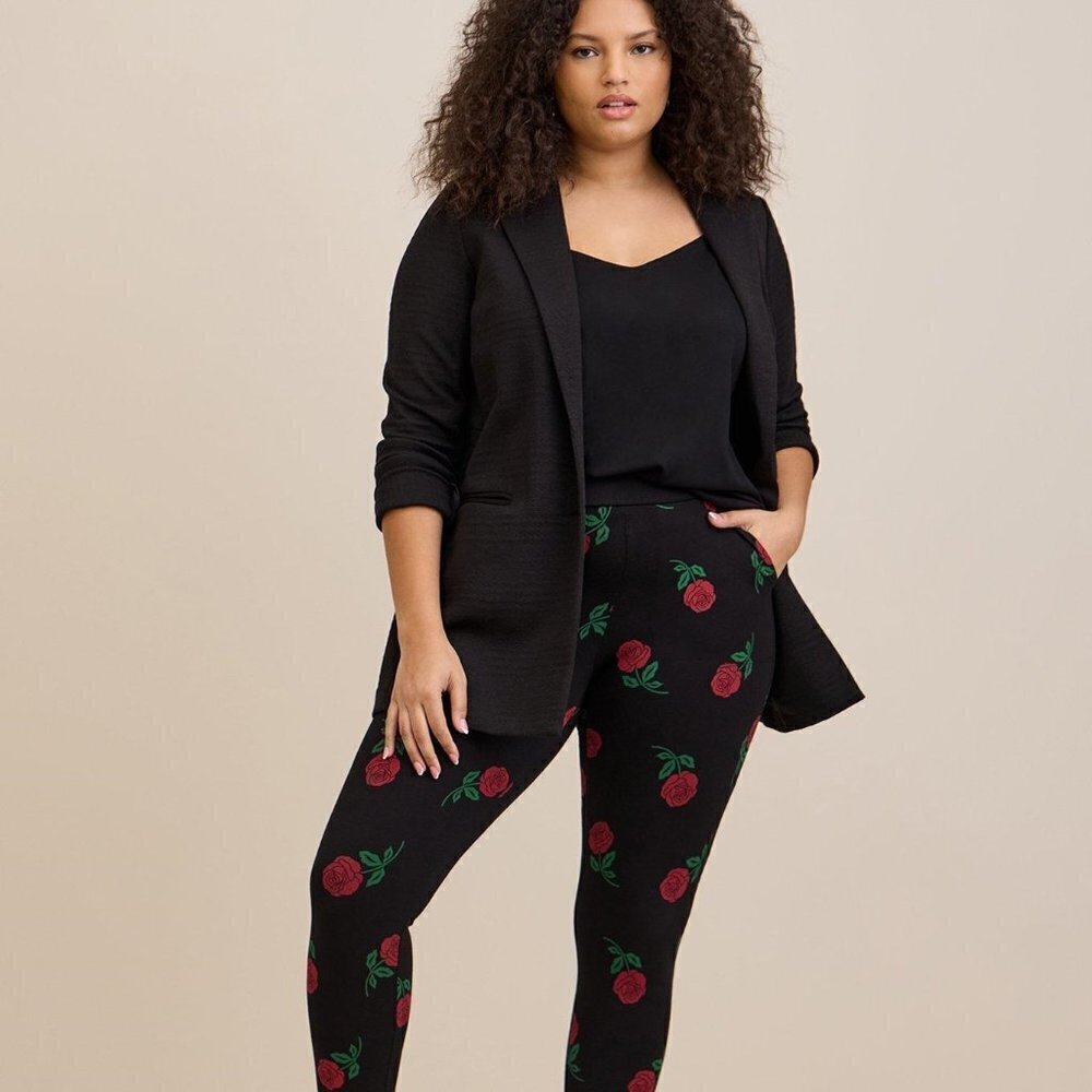 Torrid - Full Length Signature Waist Pocket Legging in Rose Print​​​​​​​​​